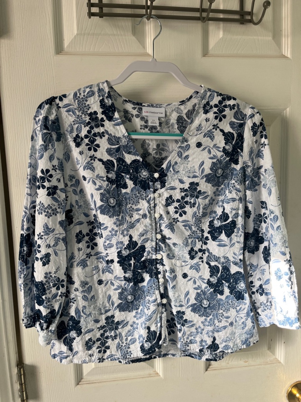 Liz Claiborne White and Navy Floral Button-Front Shirt